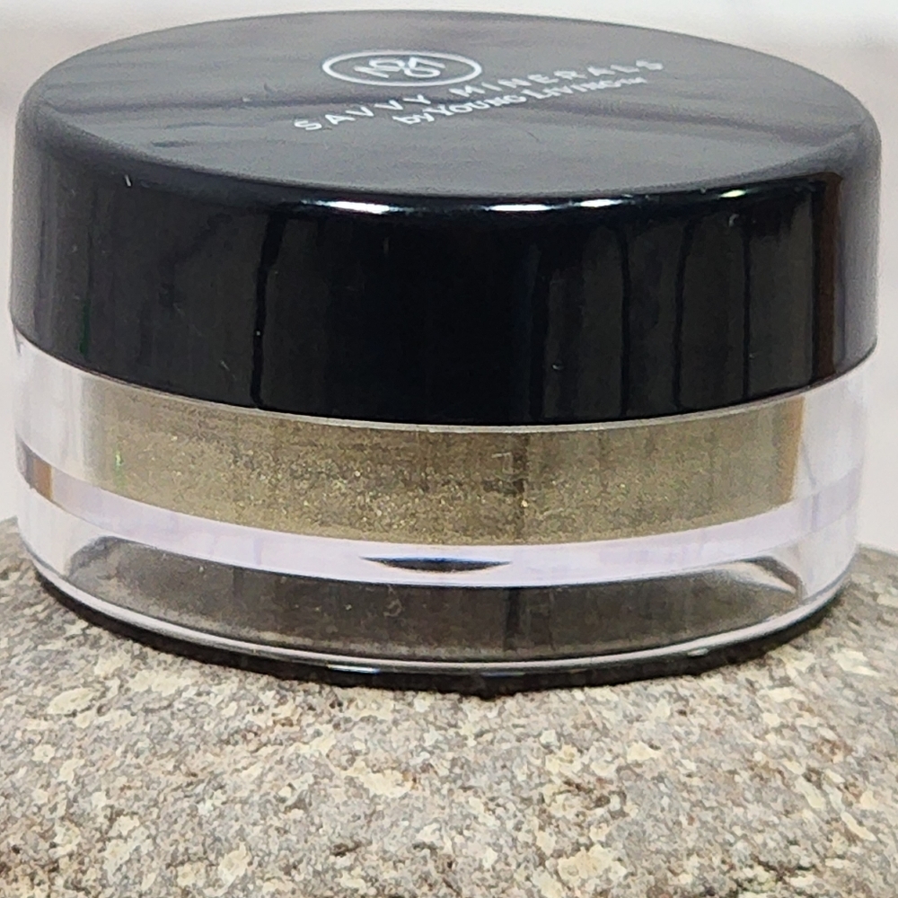 FREEDOM Savvy Minerals  by Young Living-Eyeshadow